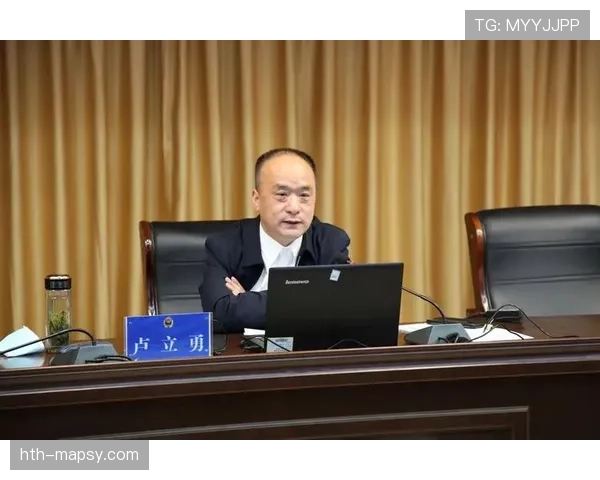 裁判在处理同时发生的犯规时依据判罚优先级规则如何裁定